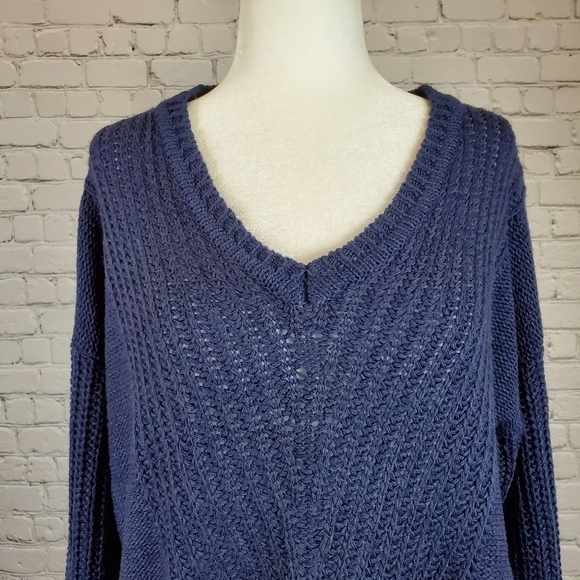 PINK Rose Blue Pullover Sweater Size Large - Picture 4 of 8